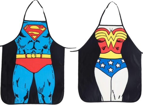 Cycorld Christmas Couple Apron Set: Superman and Wonder Woman Funny Novelty Kitchen Gift.