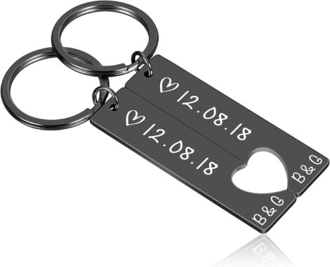 Engraved King Date and Name Heart Keychain Set – Ideal Personalized Couple’s Love Keyring Gift (2pcs)