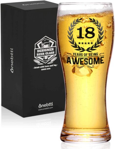 Onebttl 18th Birthday Gifts – 18 Years of Awesome – 450ml Beer Glass. Ideal for Son, Grandson, Nephew or Boyfriends.