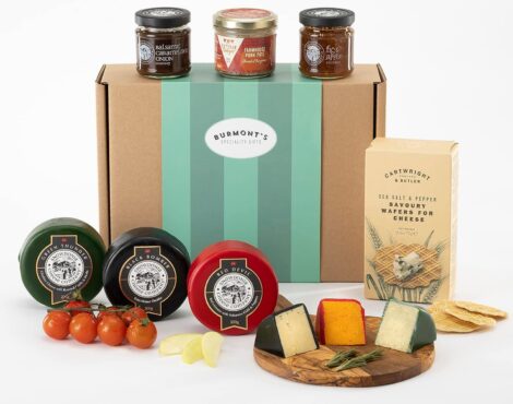 Burmont’s Exclusive Snowdonia Cheese Hamper: 3 Truckles, Chutneys, Pate & Cheese Wafers – 200g Each