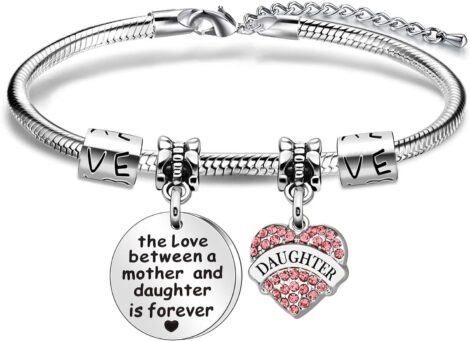 Mom’s Crystal Heart Pendant Bracelet – Eternal Love Between Mother and Daughter