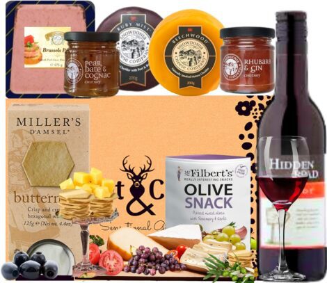 Snowdonia Cheese and Red Wine Hamper Set – 2 Cheeses, Gin, Chutneys, Olives, Biscuits – The Perfect Cheese Gift Set