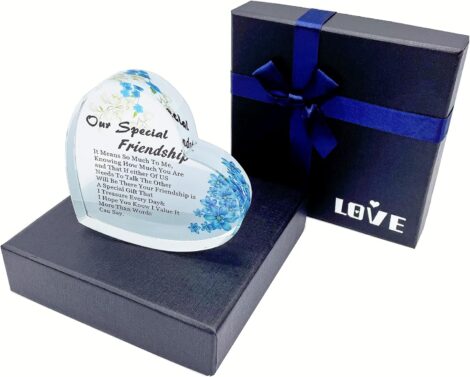 Heart-shaped crystal glass friendship gift for birthdays and Christmas, ideal for both men and women.