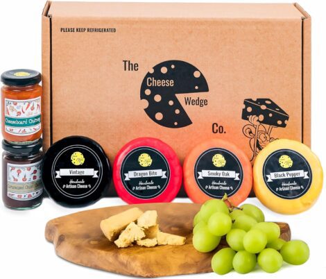 Luxury Cheese & Chutney Gift Box: 4 Premium Cheese Selections & 2 Artisan Chutneys.