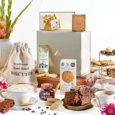 Scottish Artisan Hamper – Chocolates, Dundee Cake, Biscuits, Tea & Coffee | Gourmet Gifts for Couples & Food Lovers