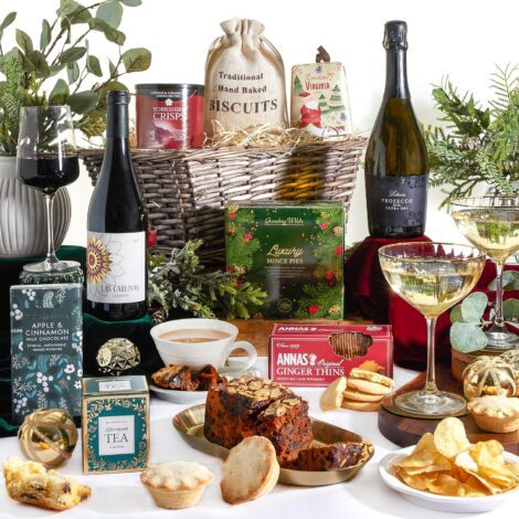 Clearwater Hampers’ Winter Wonders Wine & Food Christmas Hamper – Perfect Xmas Gift for Couples.